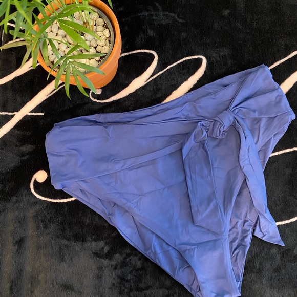 Bikini - Picture 3 of 3